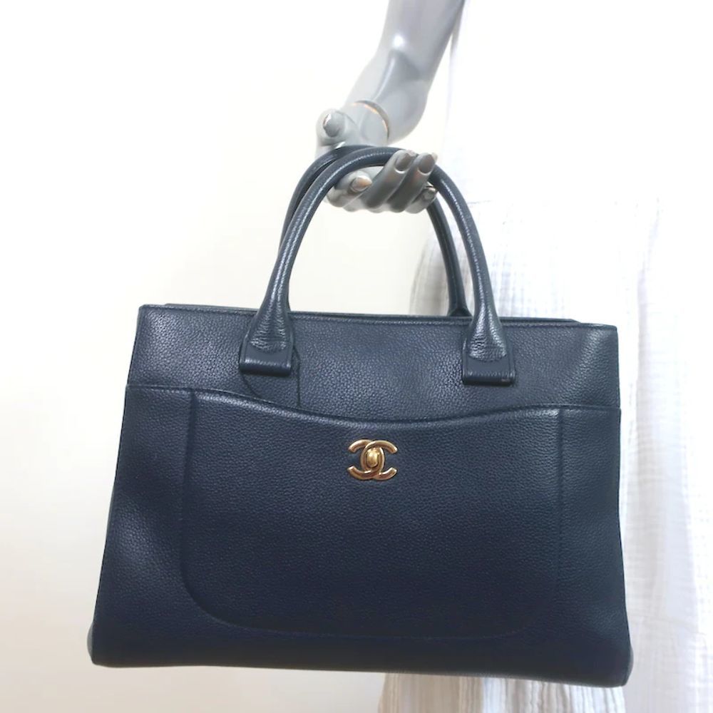 Chanel 17C Neo Executive Small Shopper Tote Navy Leather Shoulder Bag - Picture 2 of 12